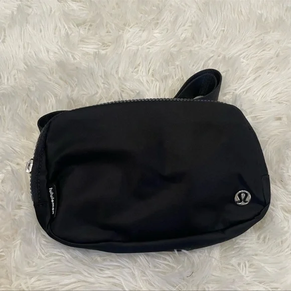 NWT LULULEMON EVERYWHERE BELT BLACK - Picture 4 of 5